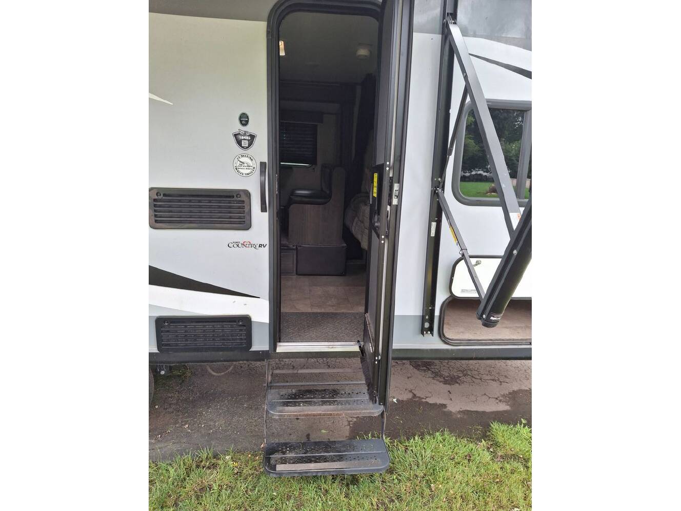 A photo of this 2021 Jayco Jay Flight SLX 184BS