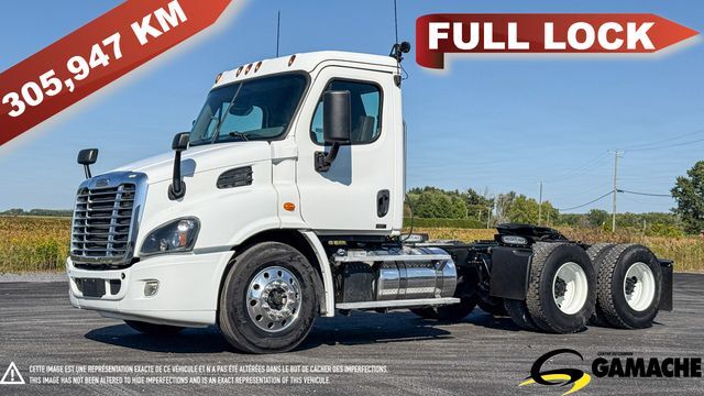2017 FREIGHTLINER CASCADIA CA113DC DAY CAB in Champlain, NY