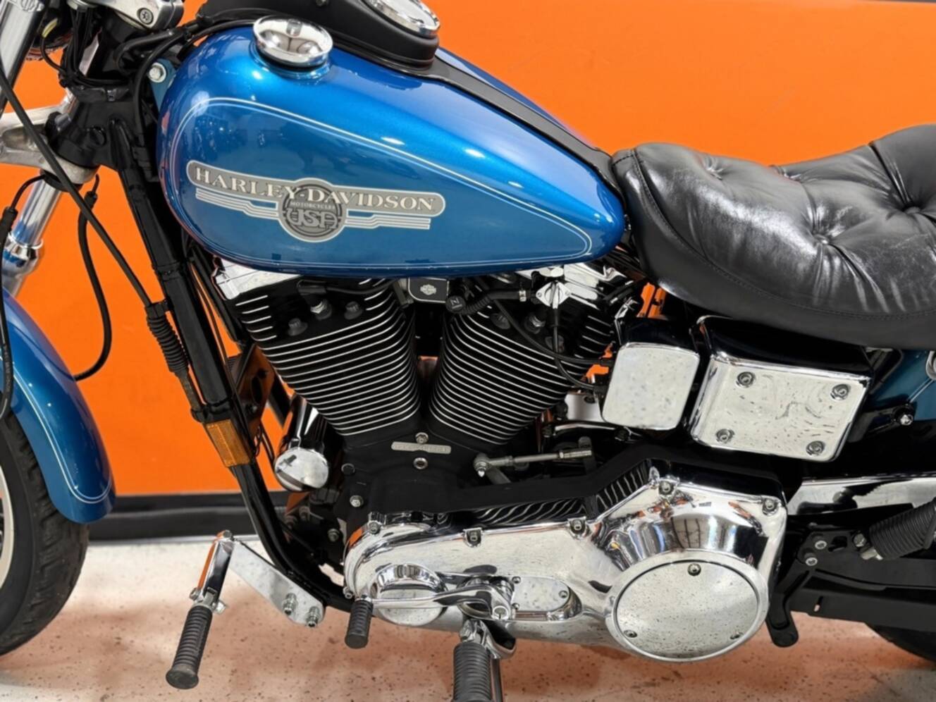 A photo of this 1995 Harley-Davidson  Dyna Low Rider 