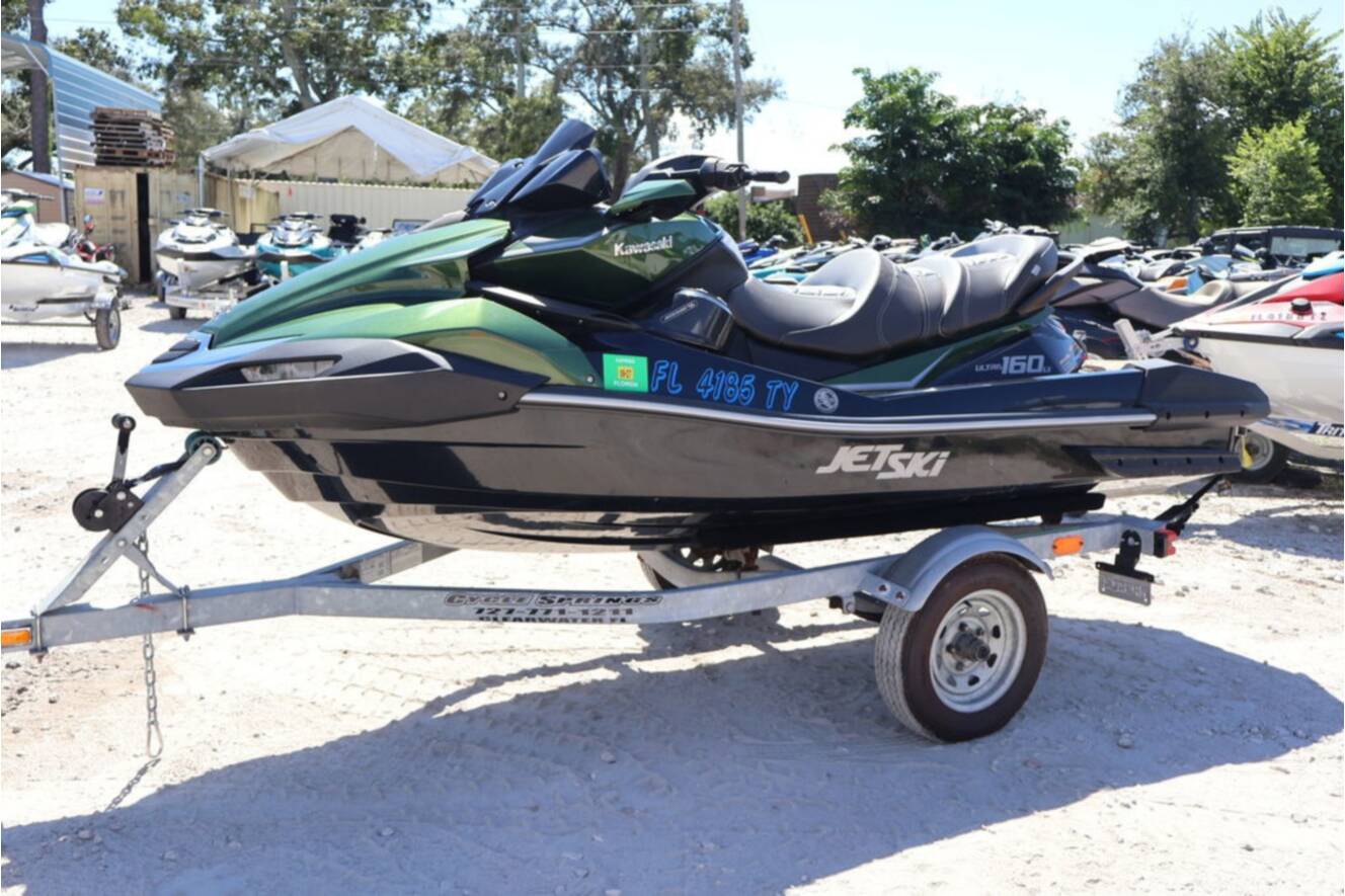 A photo of this 2025 Kawasaki Ultra 160LX