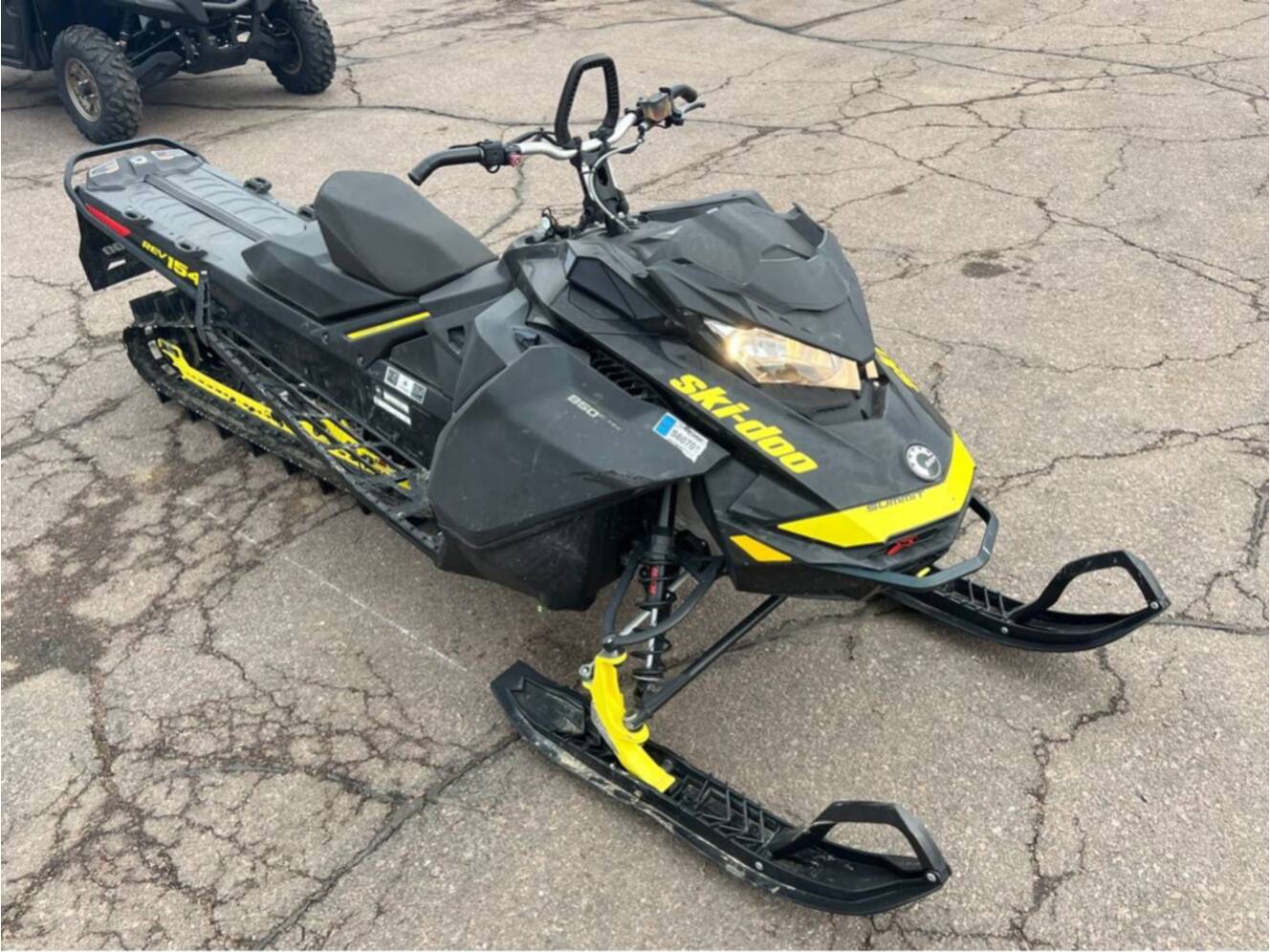 A photo of this 2017 Ski-Doo Summit X 850 E-Tec 154"