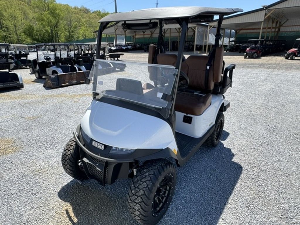 2026 E-Z-GO RXV 4 Summit XTL ELiTE Lithium Bright White in Strasburg, OH