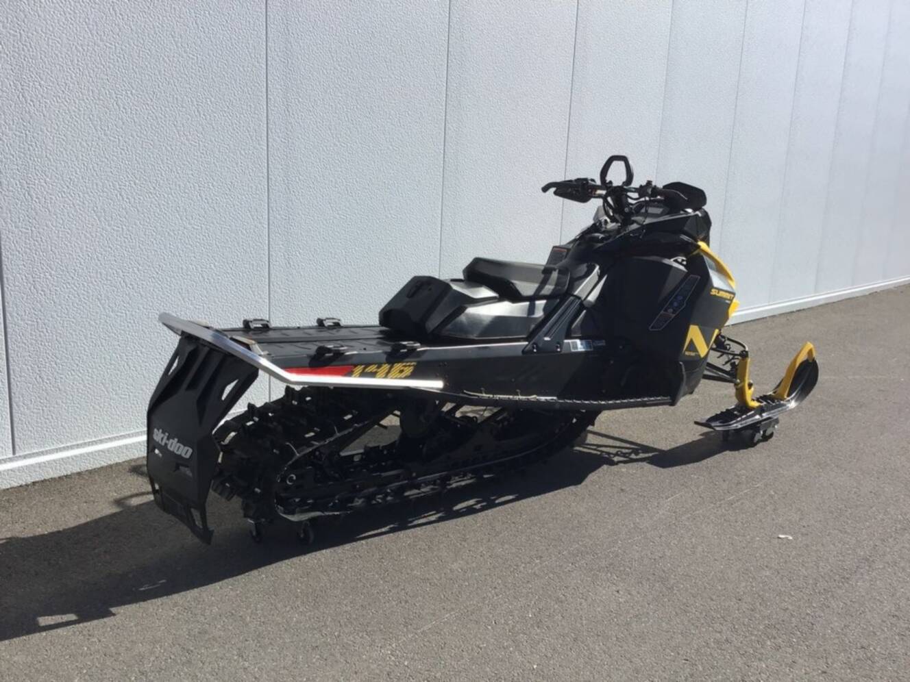 A photo of this 2025 Ski-Doo Summit® NEO 600 EFI - 85 H_Al Hurricane 1.75 with Fl