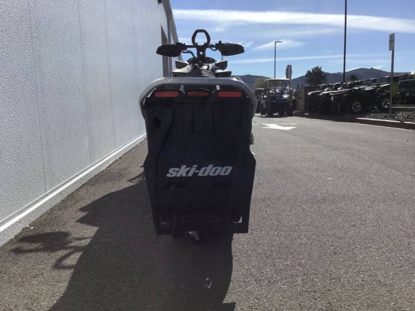 A photo of this 2025 Ski-Doo Summit® NEO 600 EFI - 85 H_Al Hurricane 1.75 with Fl