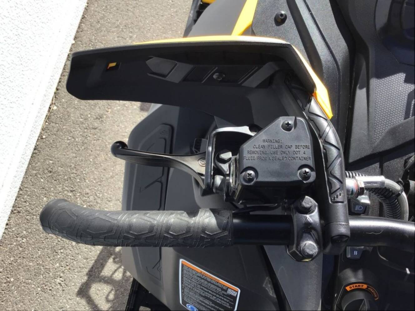 A photo of this 2025 Ski-Doo Summit® NEO 600 EFI - 85 H_Al Hurricane 1.75 with Fl