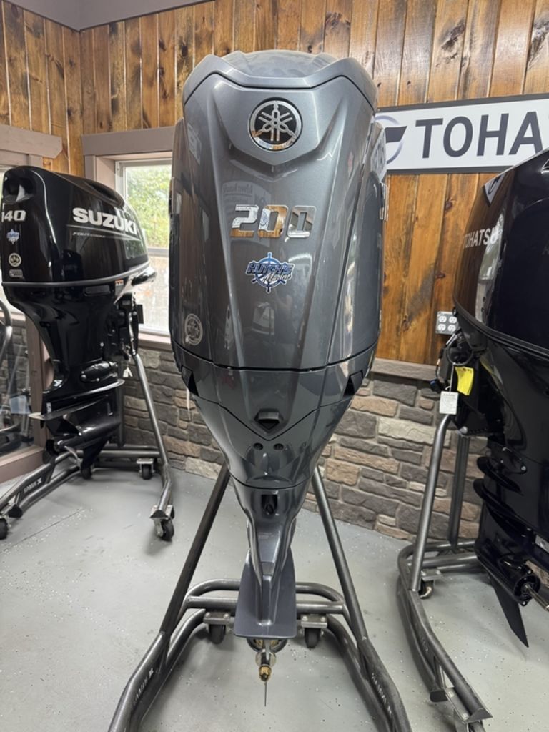 2025 Yamaha Outboards V6 3.3L F200 Outboard 4 Stroke boat
