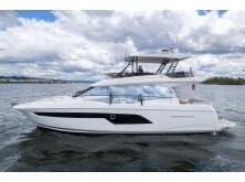 4 Versatile Flybridge Boats Under 40 Feet image