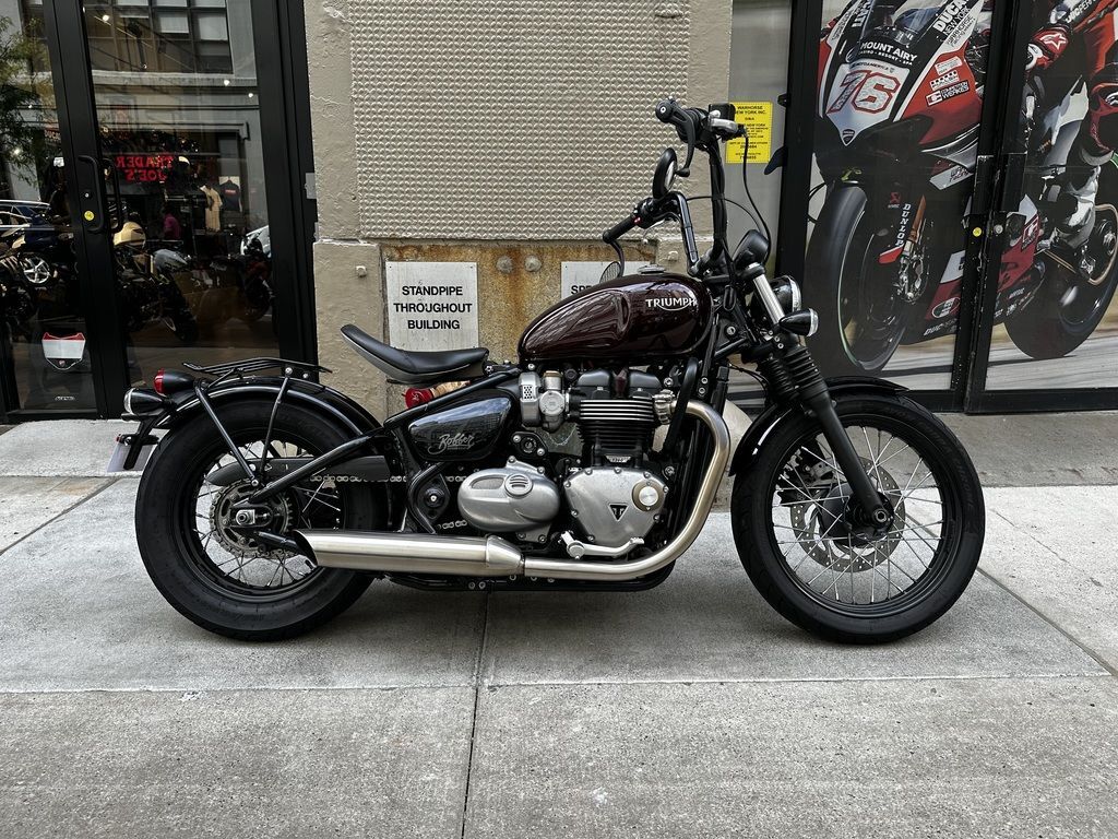2017 Triumph Bonneville Bobber Morello-red BASE in New York, NY