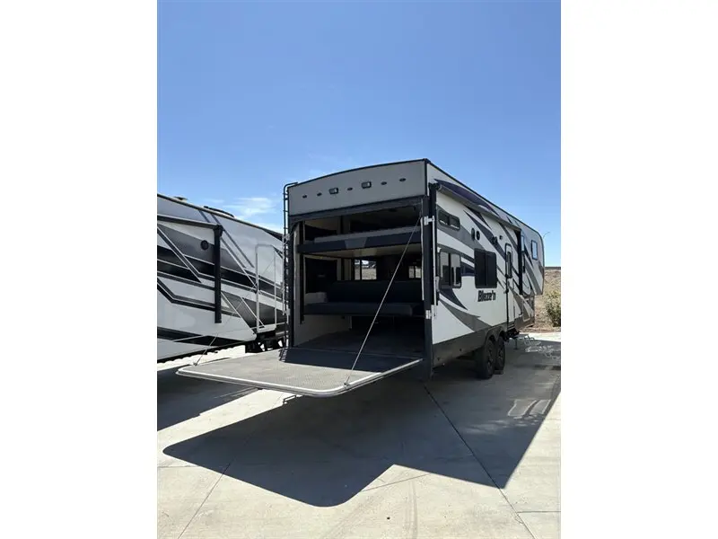 2019 PACIFIC COACHWORKS BLAZE'N F29