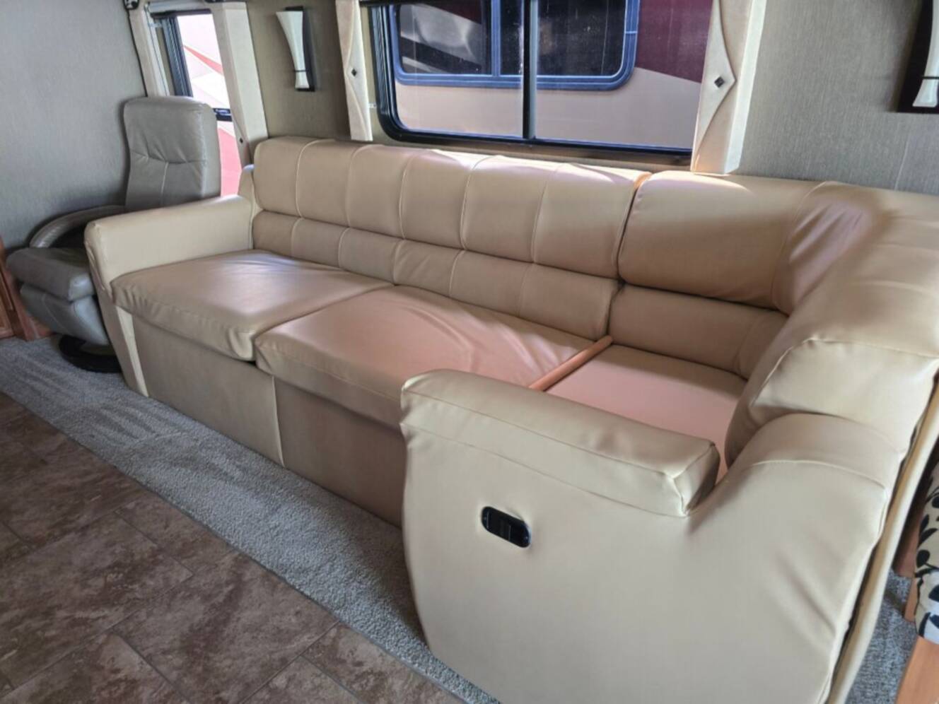 A photo of this 2013 Tiffin Motorhomes Open Road Allegro 36LA