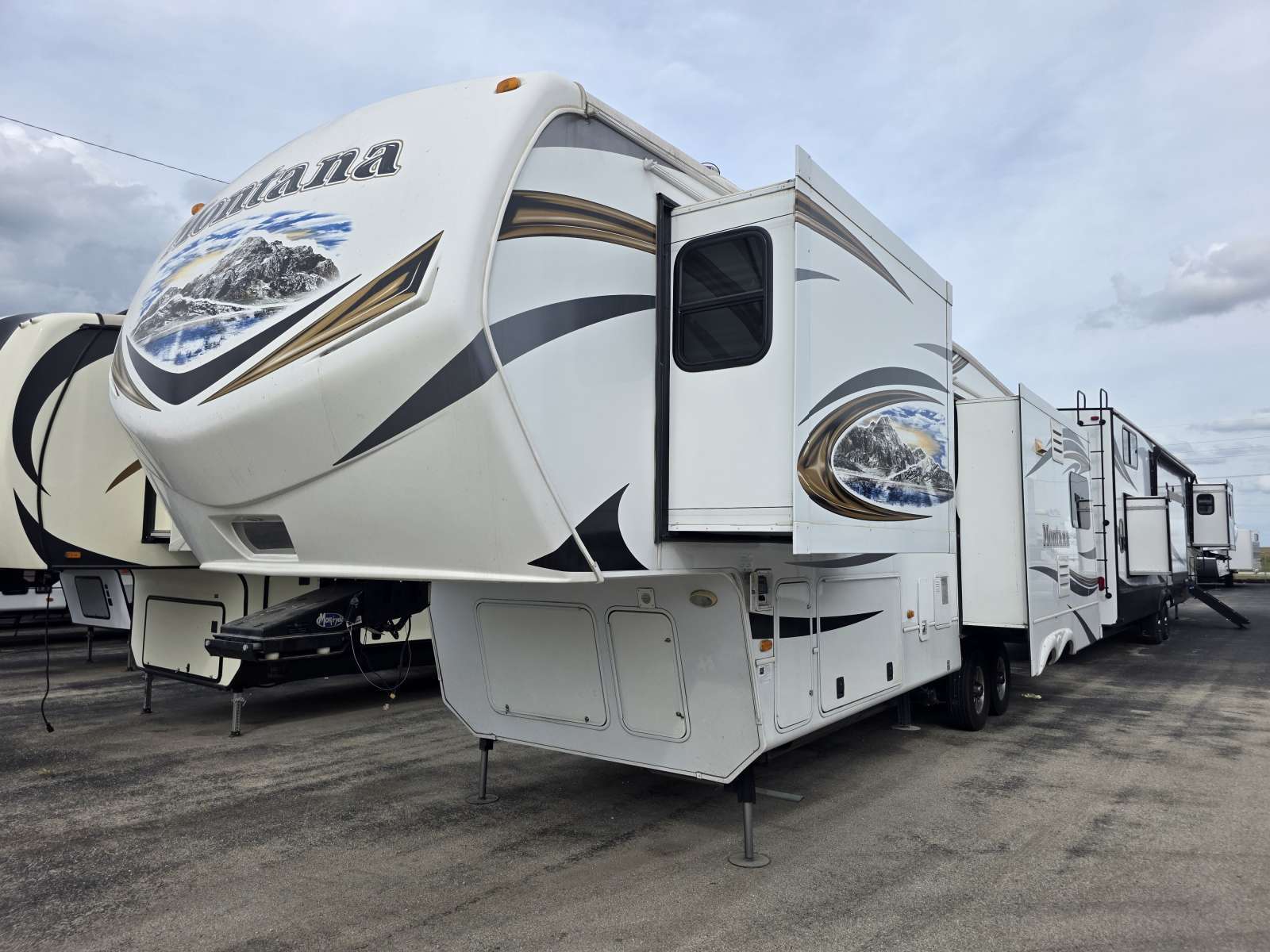 2014 Keystone Montana 3100RL in maroa IL