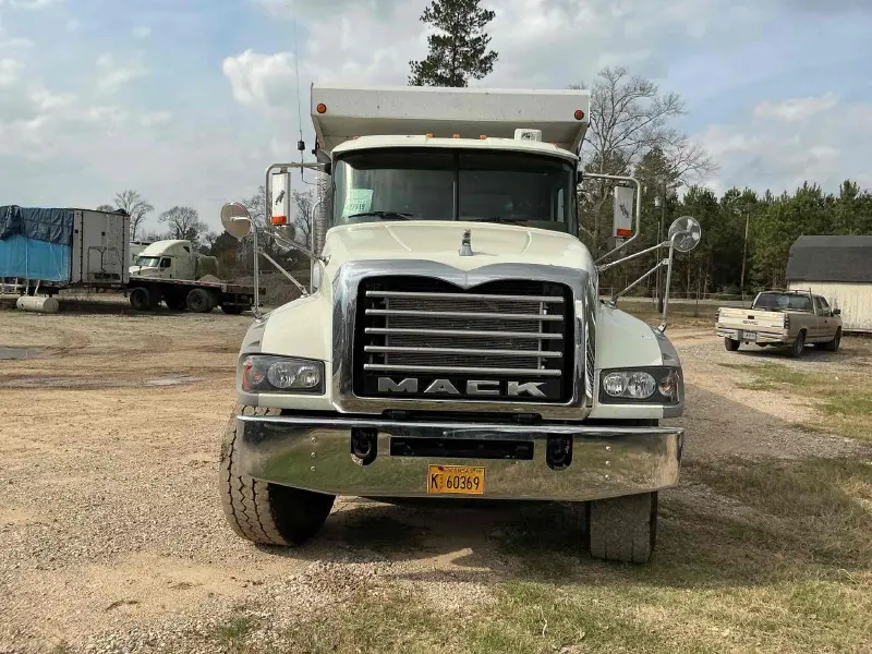 2014 Mack GU713