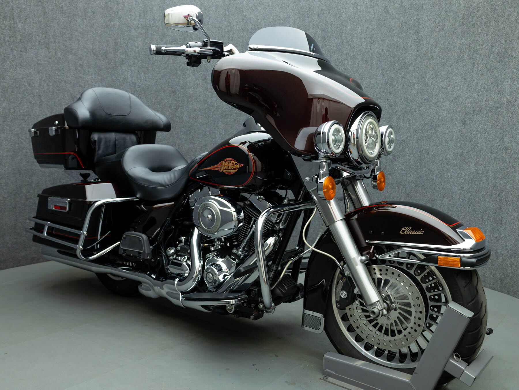2011 Harley Davidson FLHTC ELECTRA GLIDE CLASSIC CLASSIC in Pembroke, NH