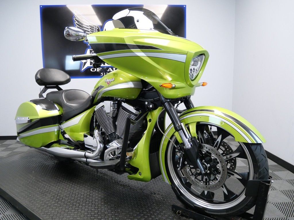 2015 Victory Motorcycles® Magnum Plasma Lime with Silver BASE in Austin, TX
