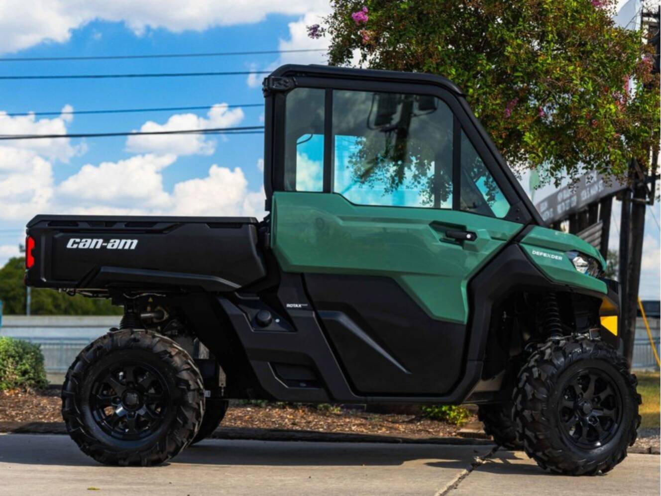 A photo of this 2026 Can-Am Defender DPS CAB HD10