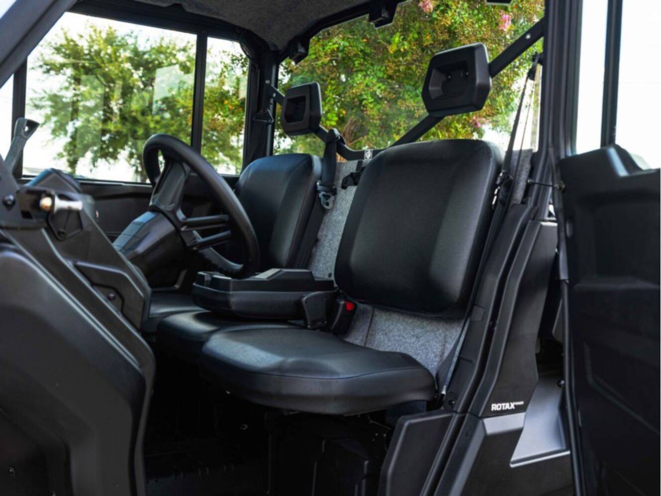 A photo of this 2026 Can-Am Defender DPS CAB HD10