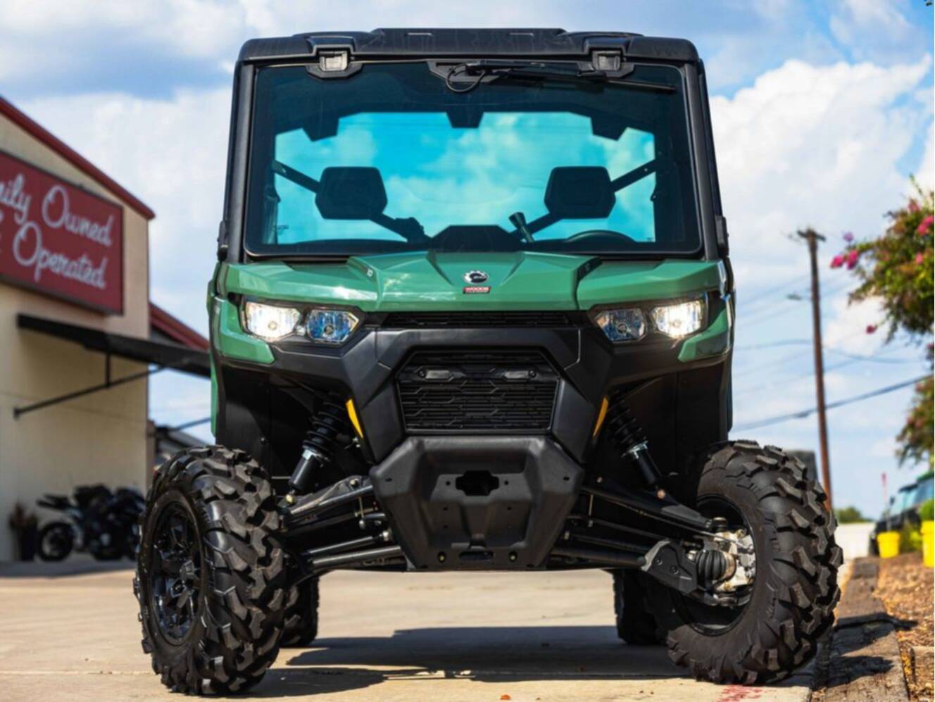 A photo of this 2026 Can-Am Defender DPS CAB HD10
