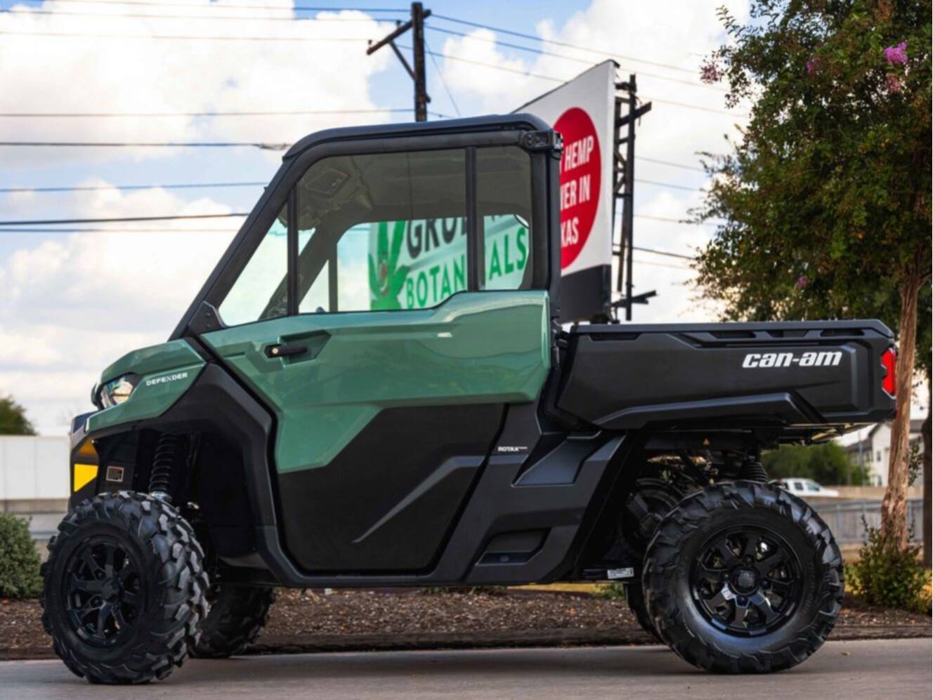 A photo of this 2026 Can-Am Defender DPS CAB HD10