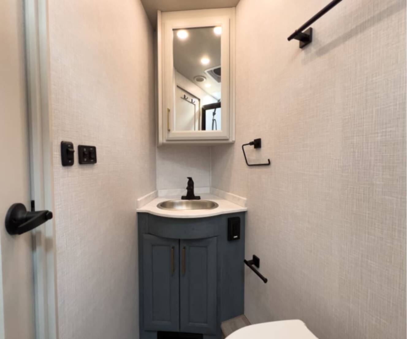 A photo of this 2027 Fleetwood FORTIS 34MB