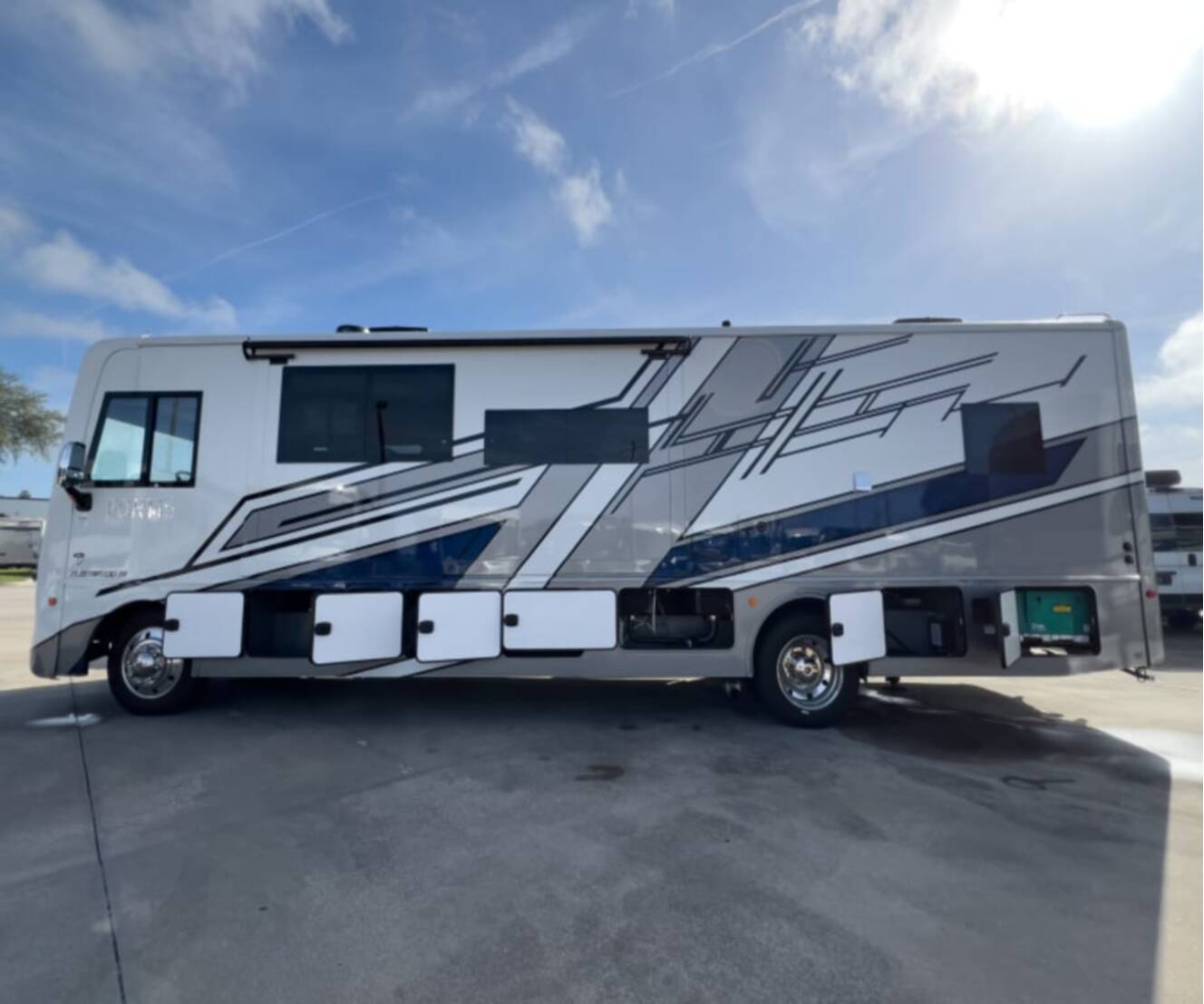 A photo of this 2027 Fleetwood FORTIS 34MB