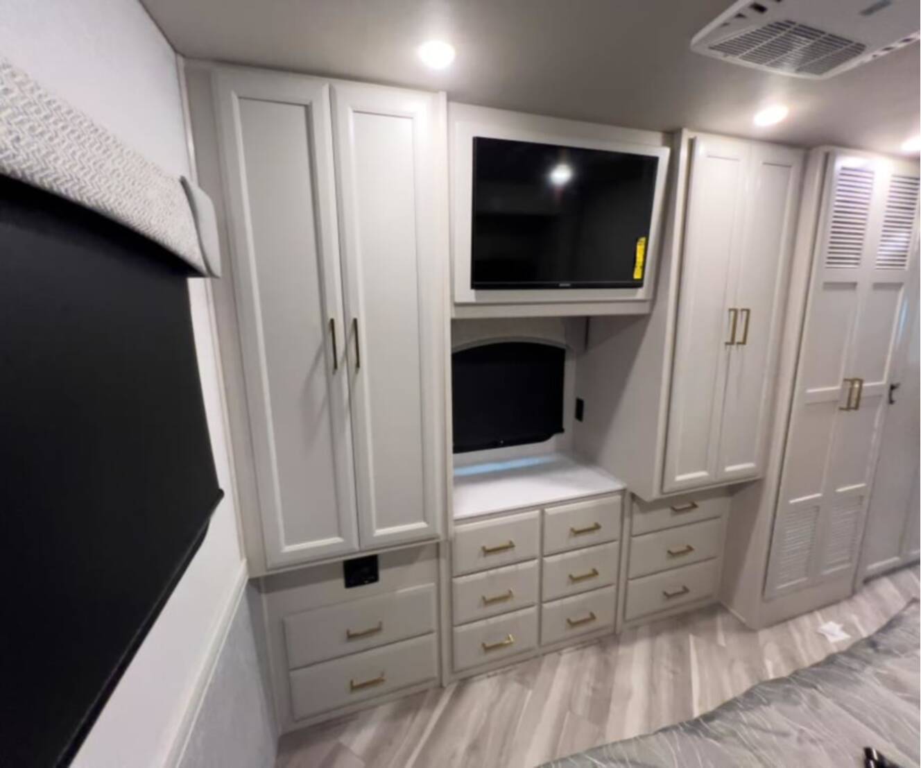 A photo of this 2026 Fleetwood FORTIS 34MB