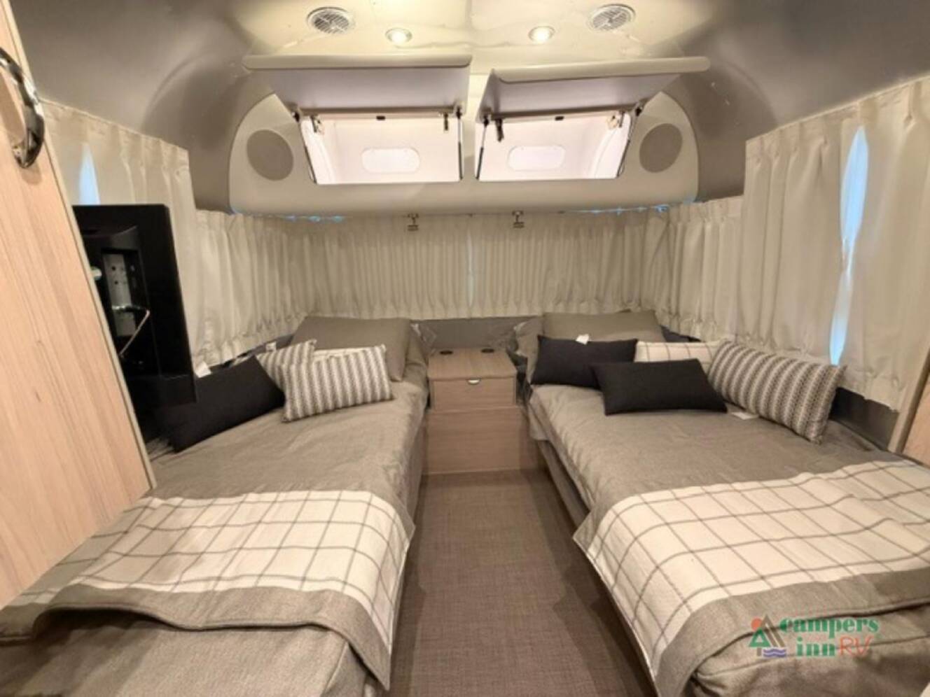 A photo of this 2027 Airstream Globetrotter 27FB