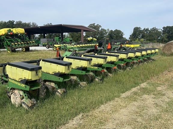 2010 John Deere 1720 in Alamo, TN