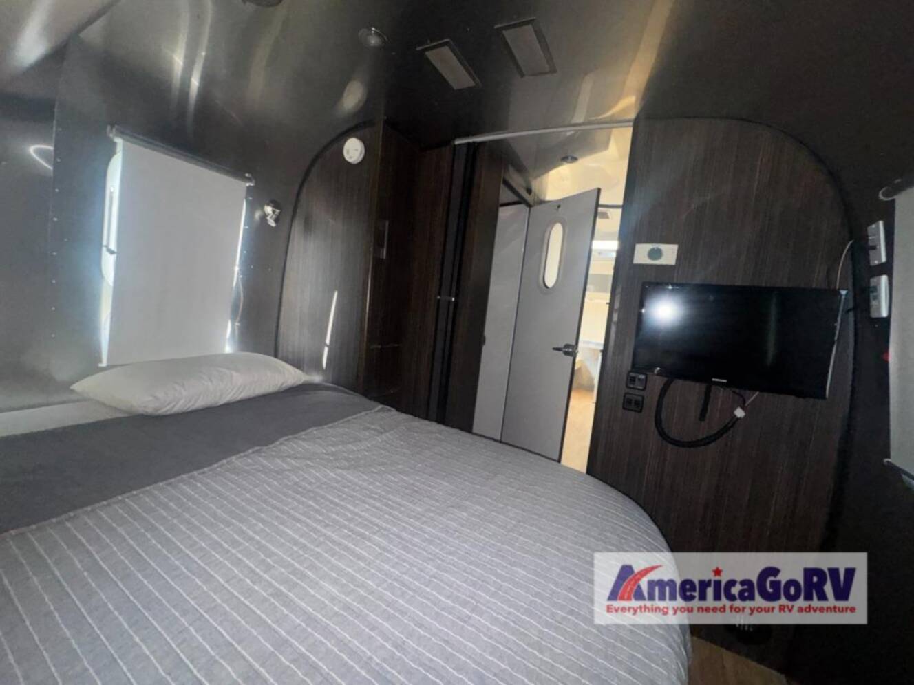 A photo of this 2019 Airstream International Signature 25FB