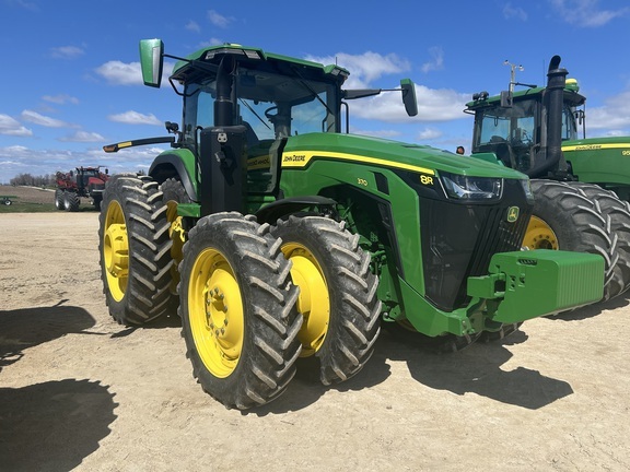 2023 John Deere 8R 370 in Lanark, IL