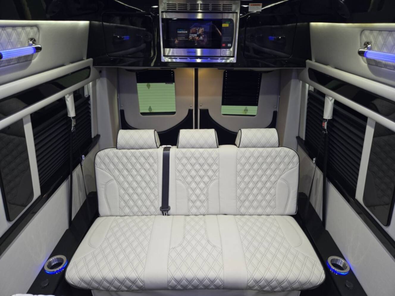 A photo of this 2027 Ultimate Toys FREEDOM 170 STD 9P