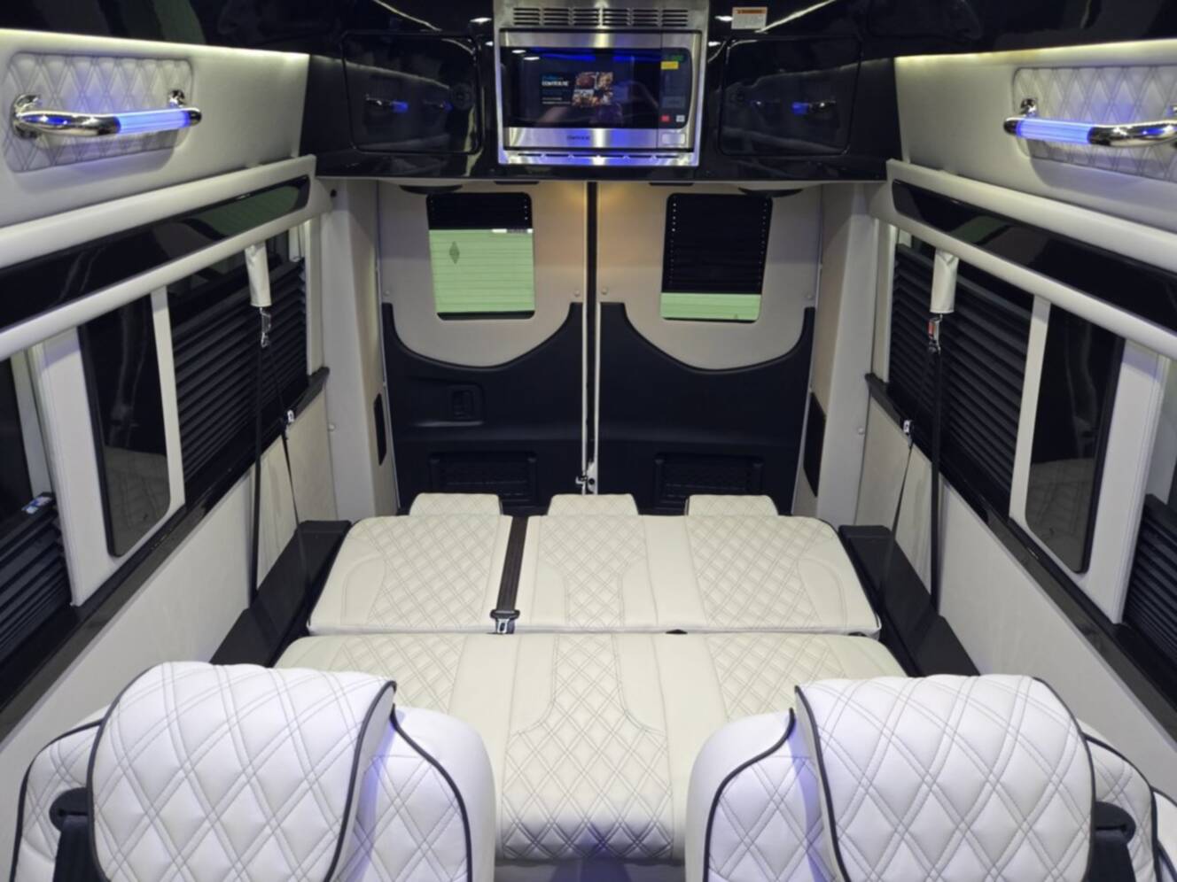 A photo of this 2027 Ultimate Toys FREEDOM 170 STD 9P