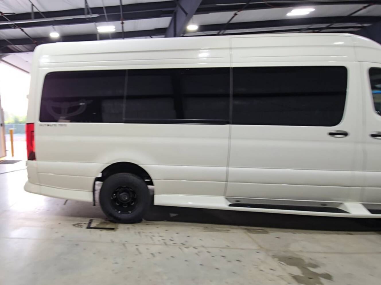 A photo of this 2027 Ultimate Toys FREEDOM 170 STD 9P