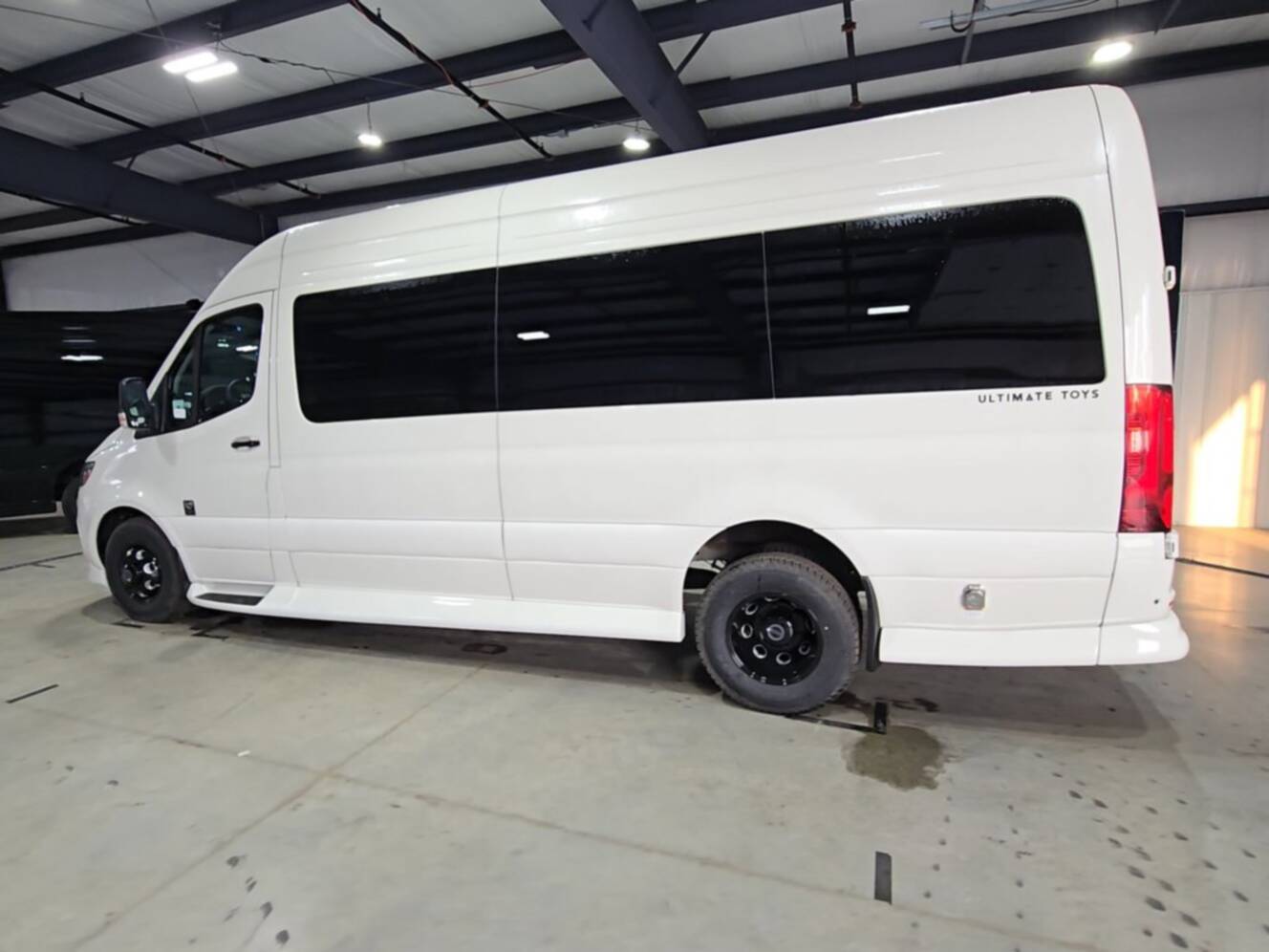 A photo of this 2027 Ultimate Toys FREEDOM 170 STD 9P