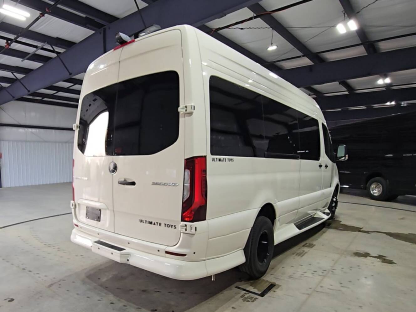 A photo of this 2027 Ultimate Toys FREEDOM 170 STD 9P