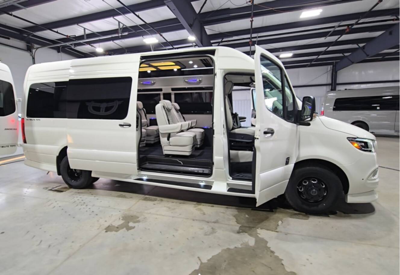 A photo of this 2027 Ultimate Toys FREEDOM 170 STD 9P