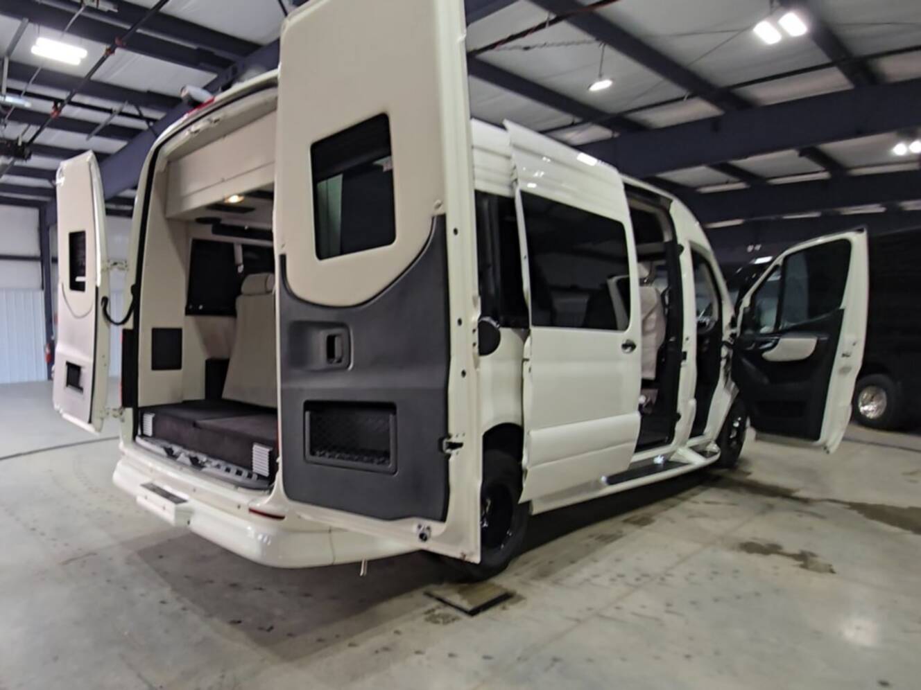 A photo of this 2027 Ultimate Toys FREEDOM 170 STD 9P