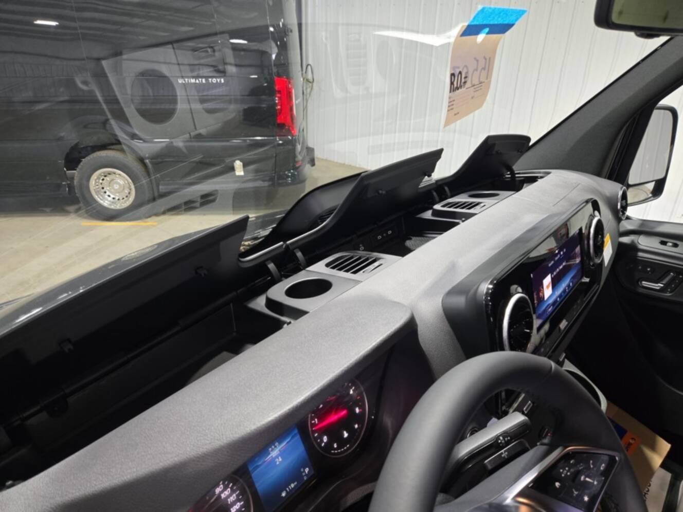 A photo of this 2027 Ultimate Toys LIMO J PRO