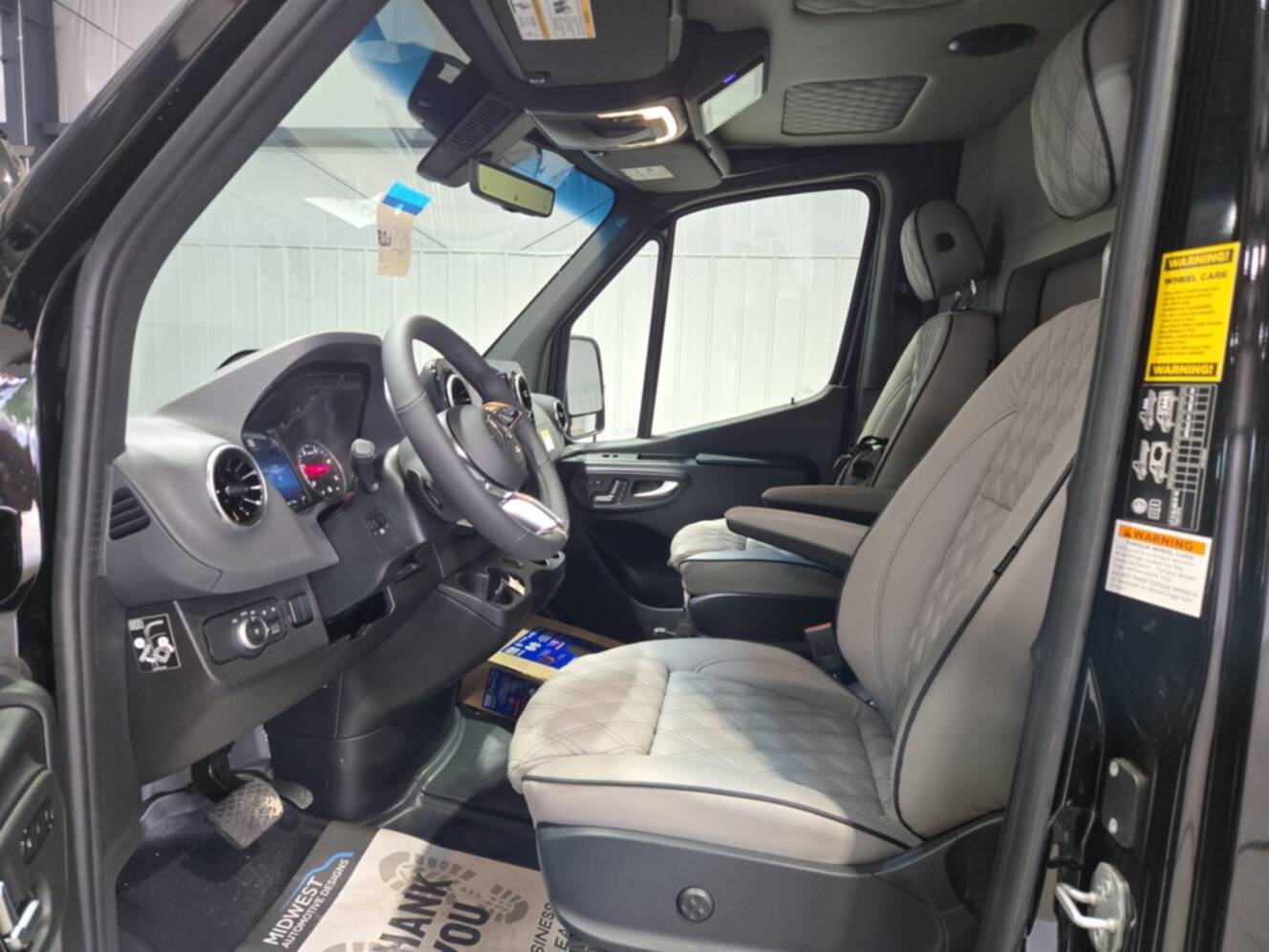 A photo of this 2027 Ultimate Toys LIMO J PRO