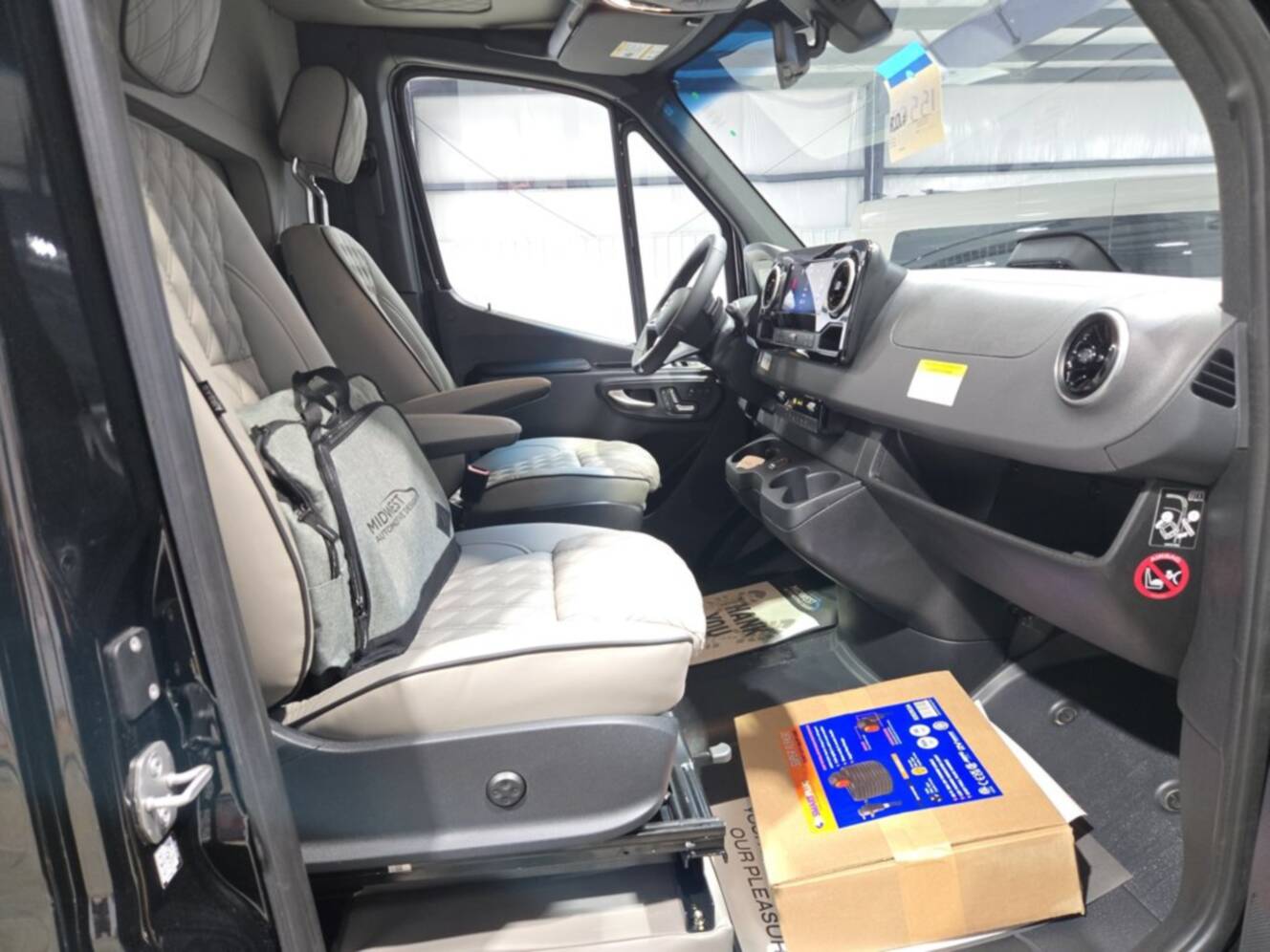 A photo of this 2027 Ultimate Toys LIMO J PRO