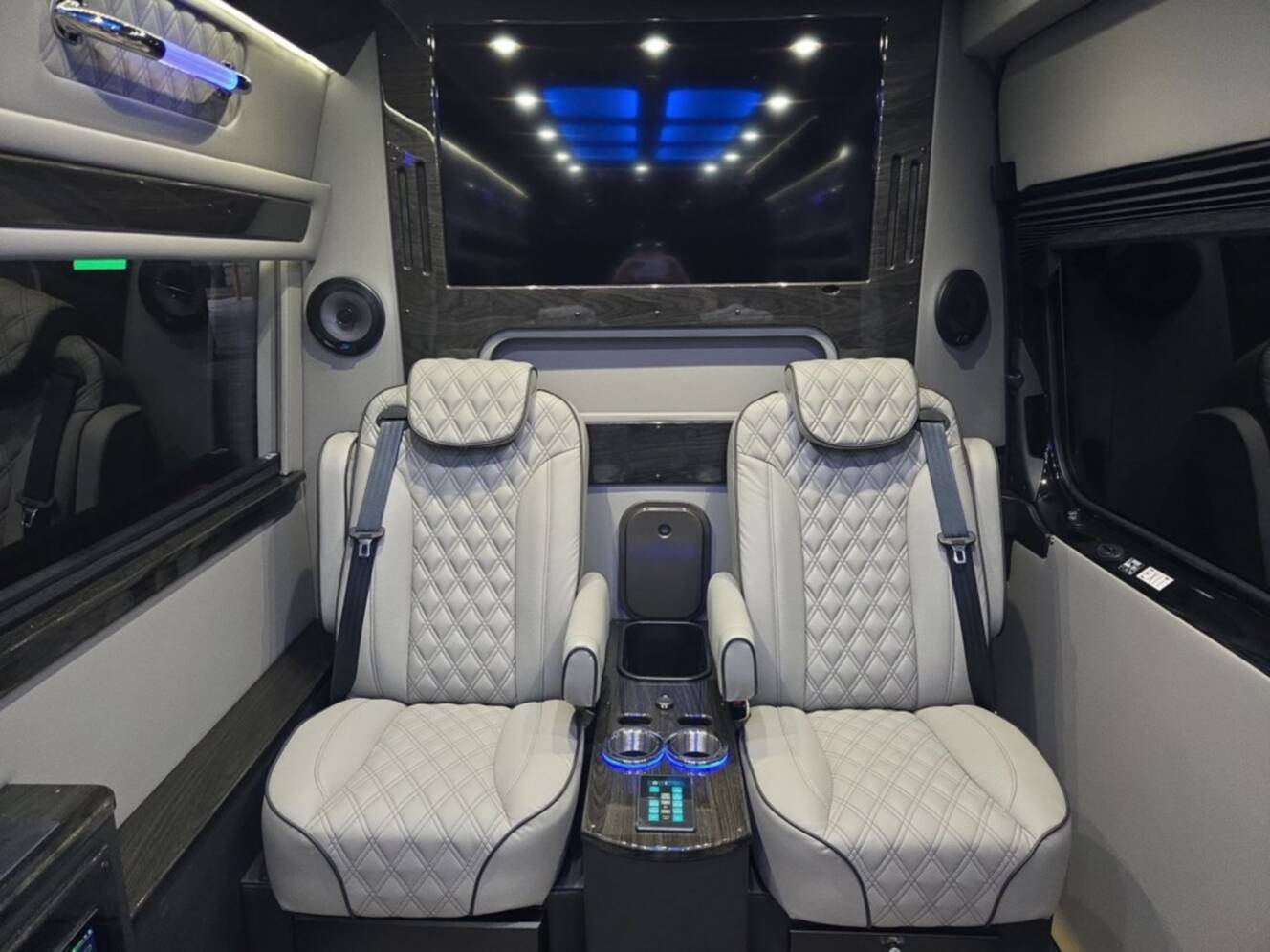 A photo of this 2027 Ultimate Toys LIMO J PRO