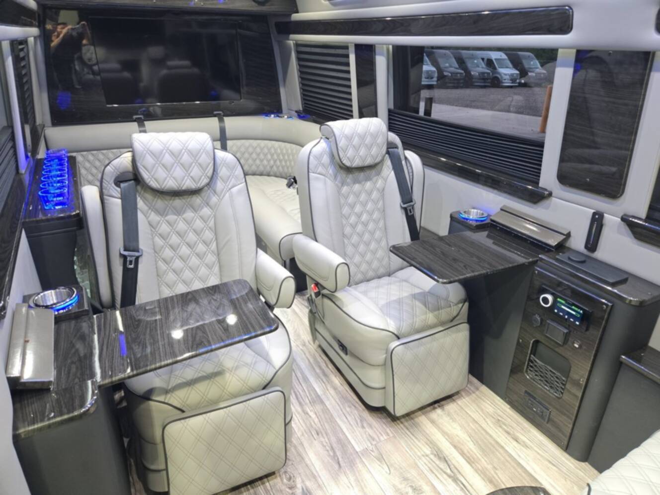 A photo of this 2027 Ultimate Toys LIMO J PRO