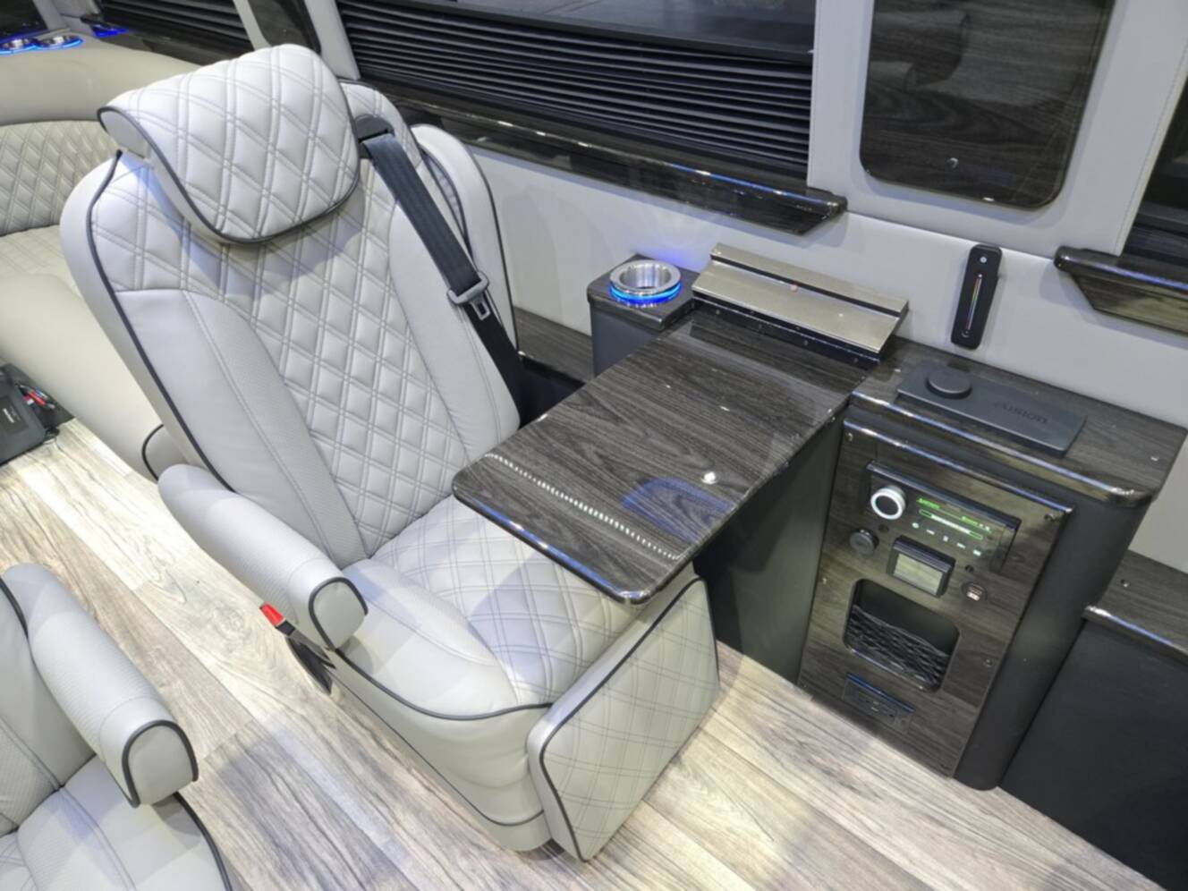 A photo of this 2027 Ultimate Toys LIMO J PRO