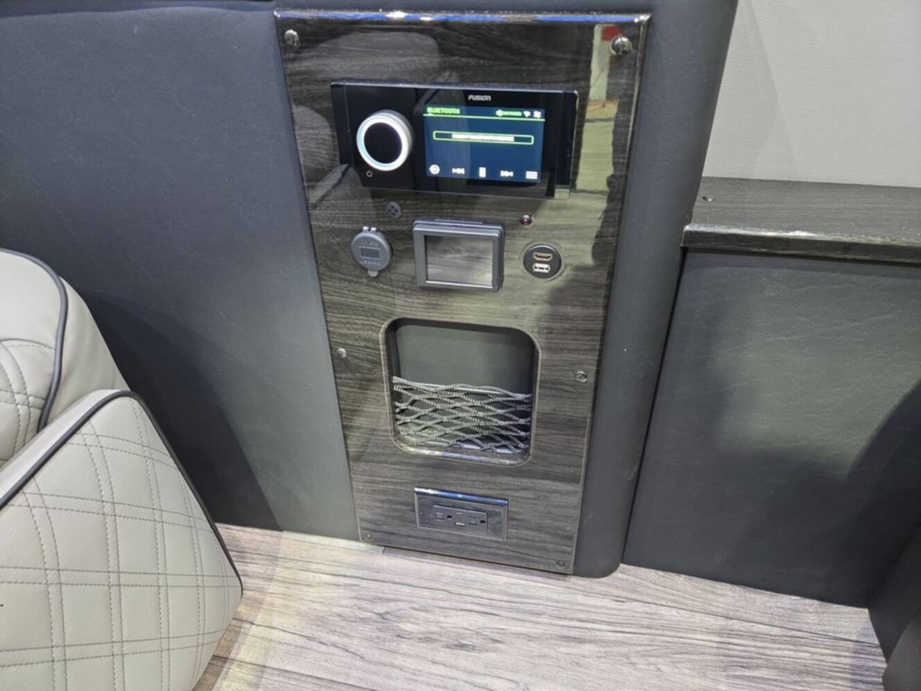 A photo of this 2027 Ultimate Toys LIMO J PRO