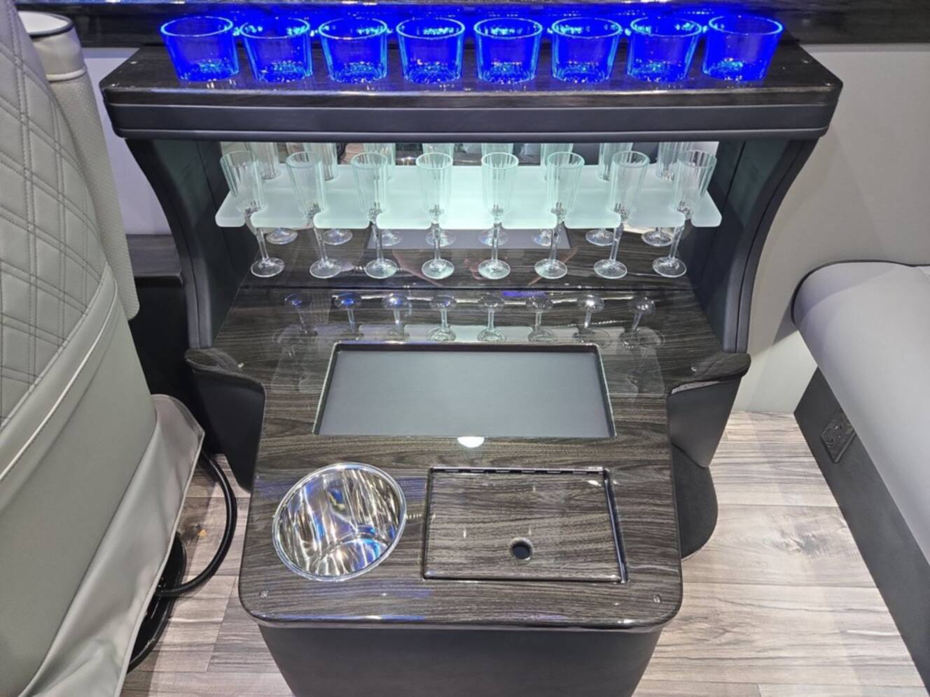 A photo of this 2027 Ultimate Toys LIMO J PRO