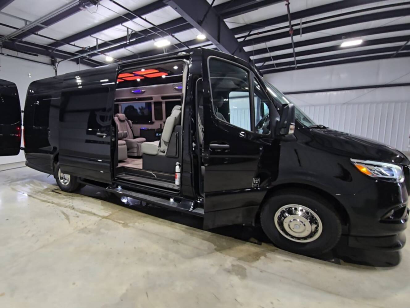 A photo of this 2027 Ultimate Toys LIMO J PRO
