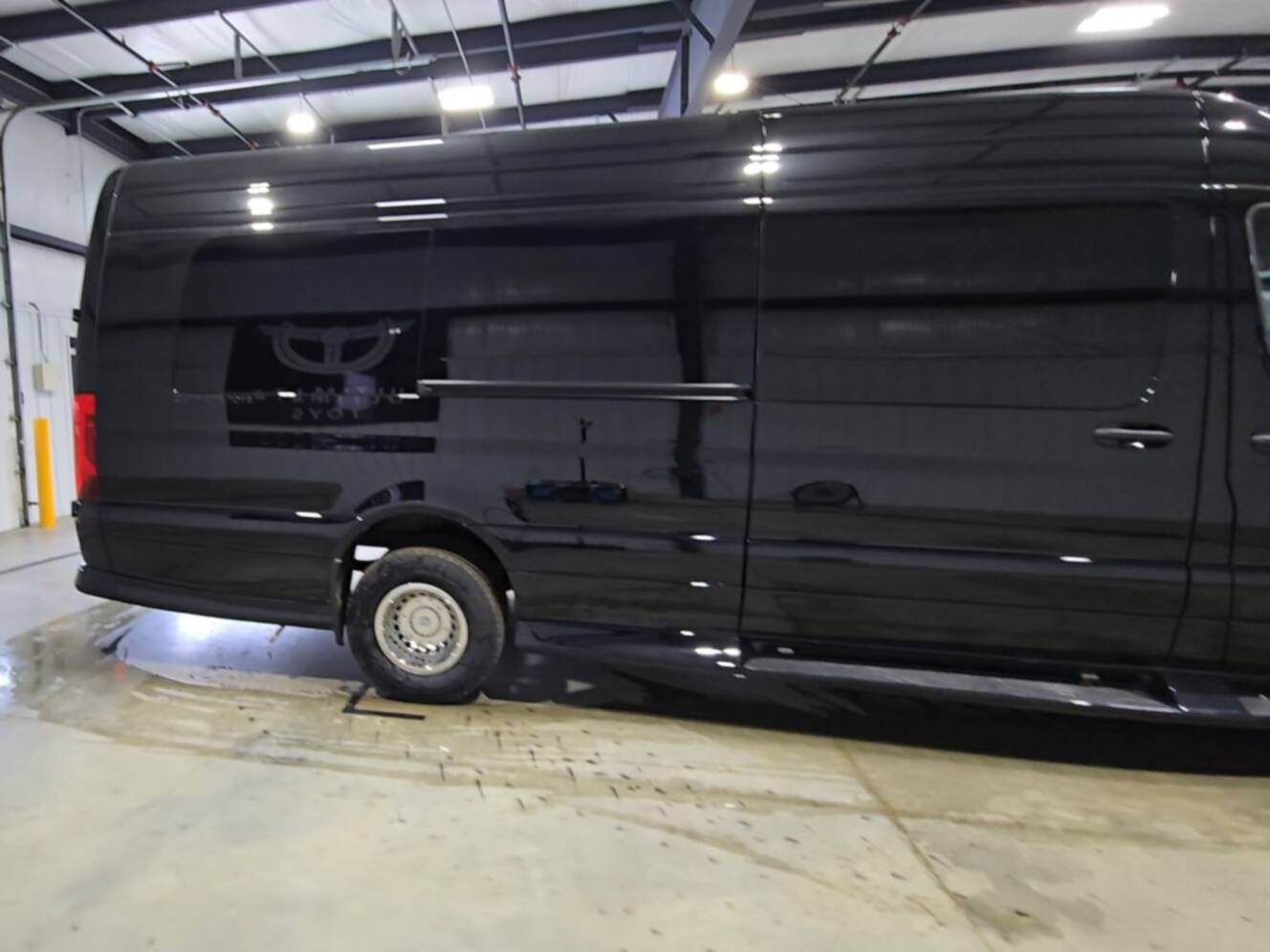 A photo of this 2027 Ultimate Toys LIMO J PRO