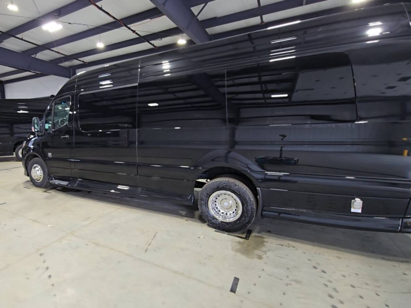 A photo of this 2027 Ultimate Toys LIMO J PRO
