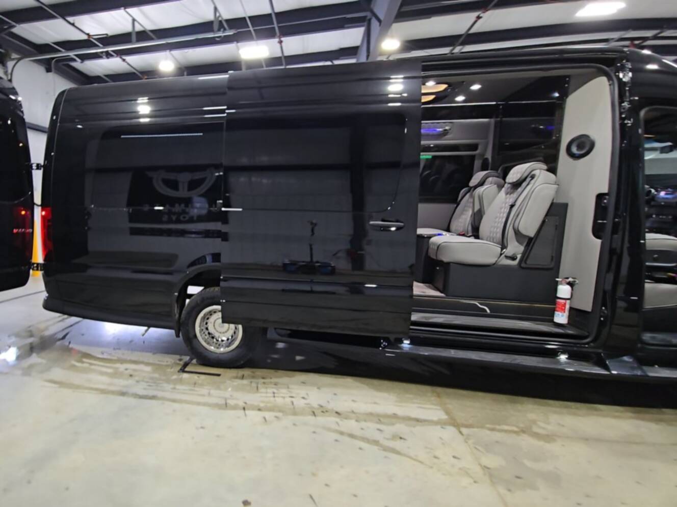 A photo of this 2027 Ultimate Toys LIMO J PRO
