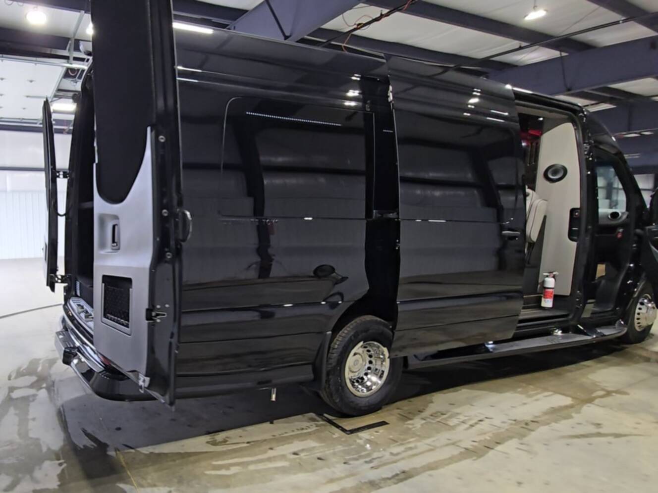 A photo of this 2027 Ultimate Toys LIMO J PRO