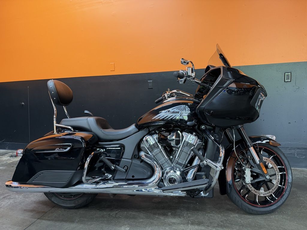 2021 Indian Motorcycle® Challenger® Limited Thunder Black Pearl LIMITED in Big Bend, WI